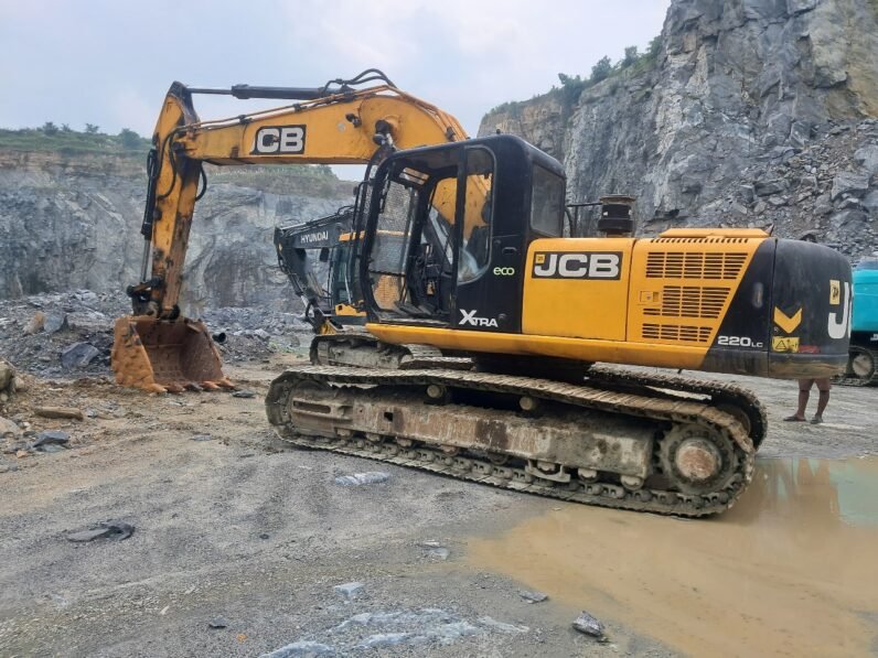 2018 Excavator JCB JS220