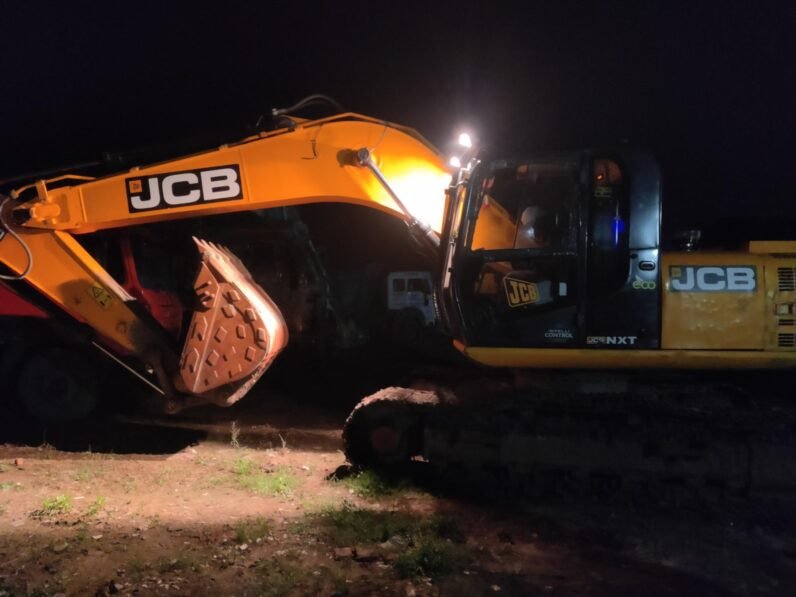 2022 Excavator JCB JS205